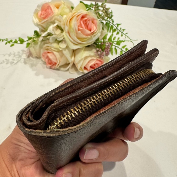 Authentic Louis Vuitton compact wallet - Picture 4 of 14